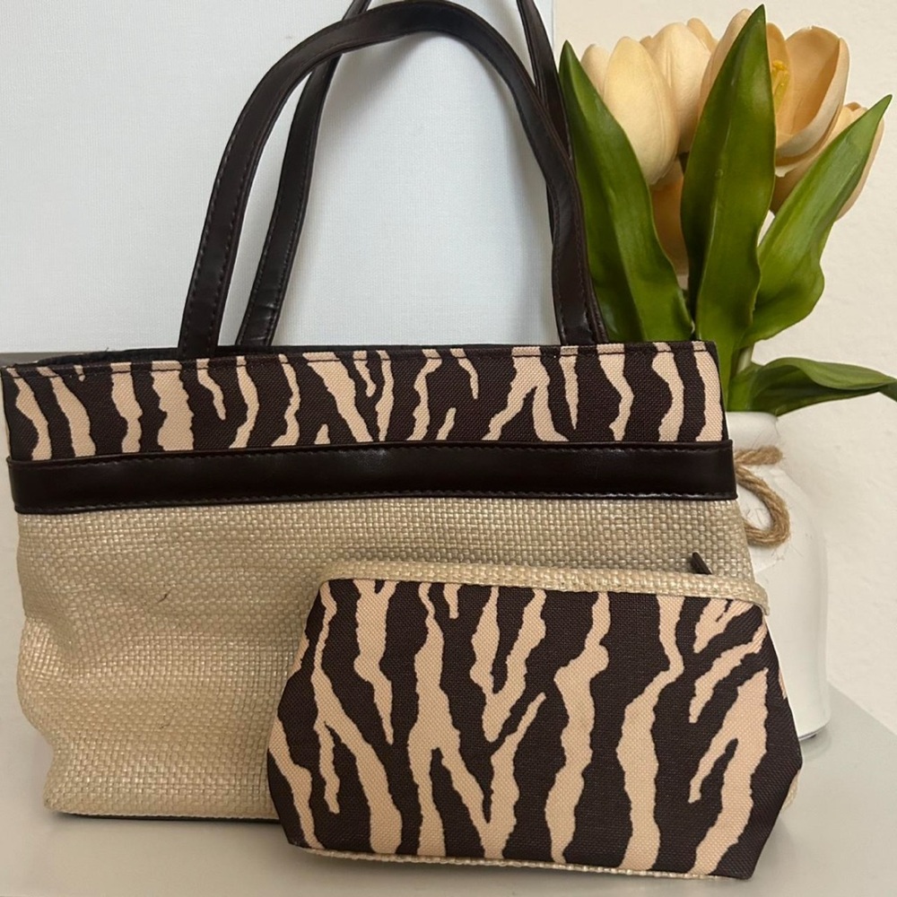 Estée lauder Stylish Zebra Print Tote and Pouch Set
